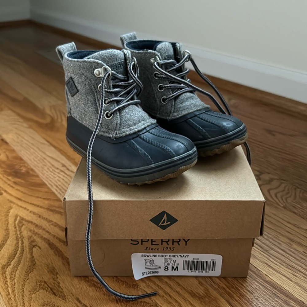 Sperry Bowline Boot in kids 8 - grey with navy